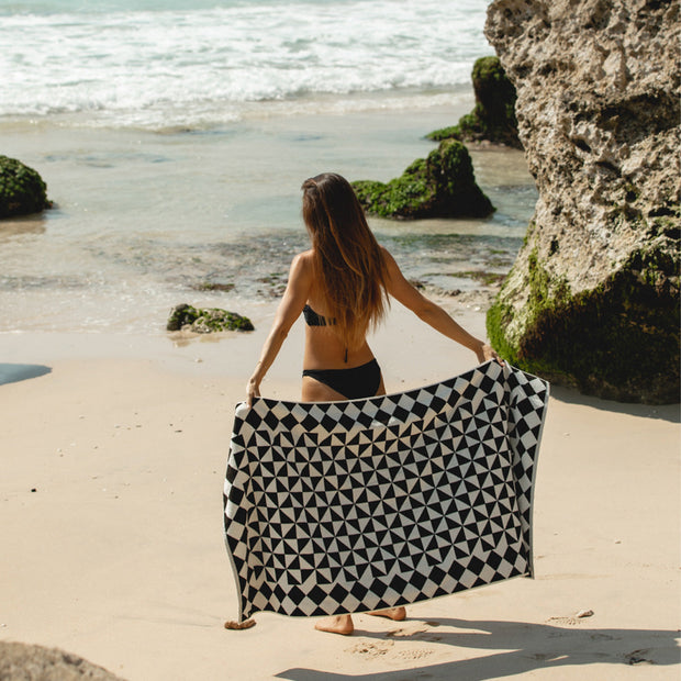 SLOWTIDE Gatsby Premium Woven Towel - Black-The Shop Laguna Beach