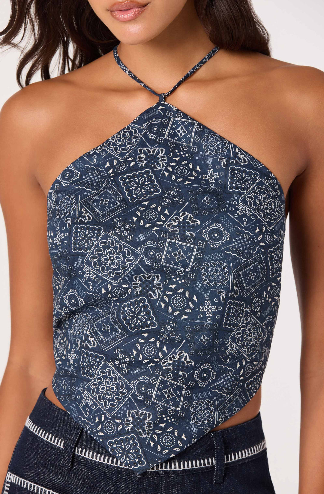 ASTR THE LABEL Shaniya Bandana Halter Top