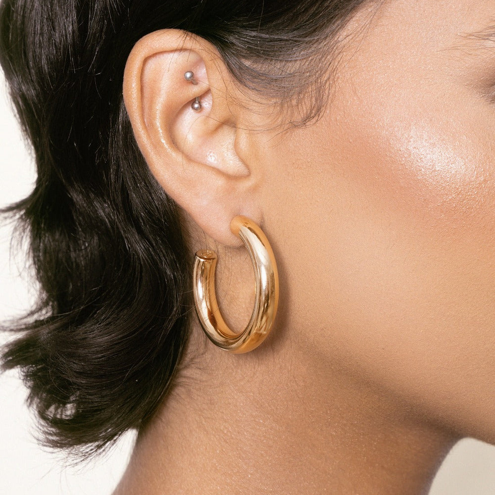 ETTIKA Medium Thick Classic 18kt Hoops-The Shop Laguna Beach